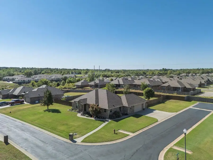 299 Hillside Drive, Harrah, OK 73045 - #2