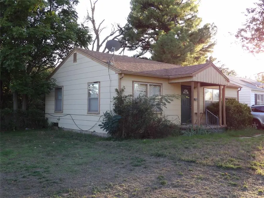 305 W Hickory Avenue, Enid, OK 73701 - #2