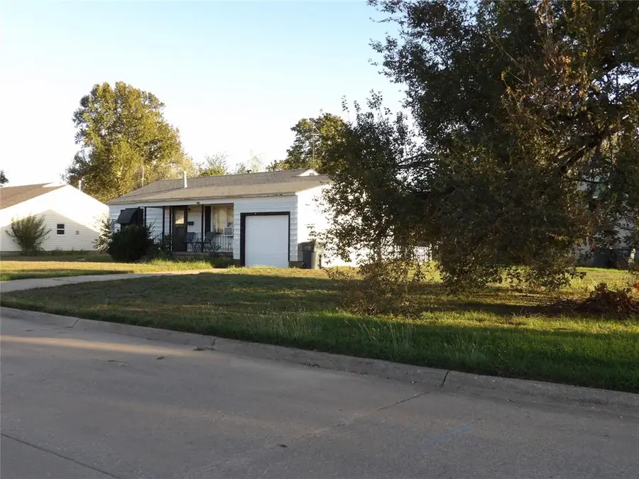 425 W Hickory Avenue, Enid, OK 73701 - #3