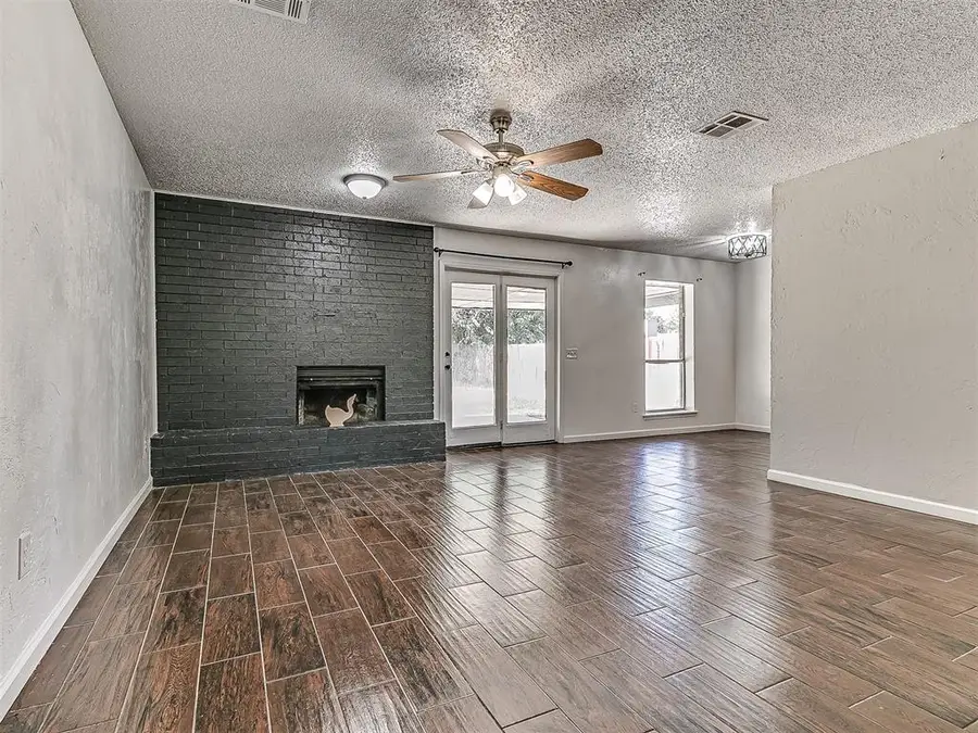 451 Crooked Oak Drive, Harrah, OK 73045 - #2