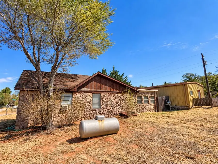 319 Division Street, Hydro, OK 73048 - #2