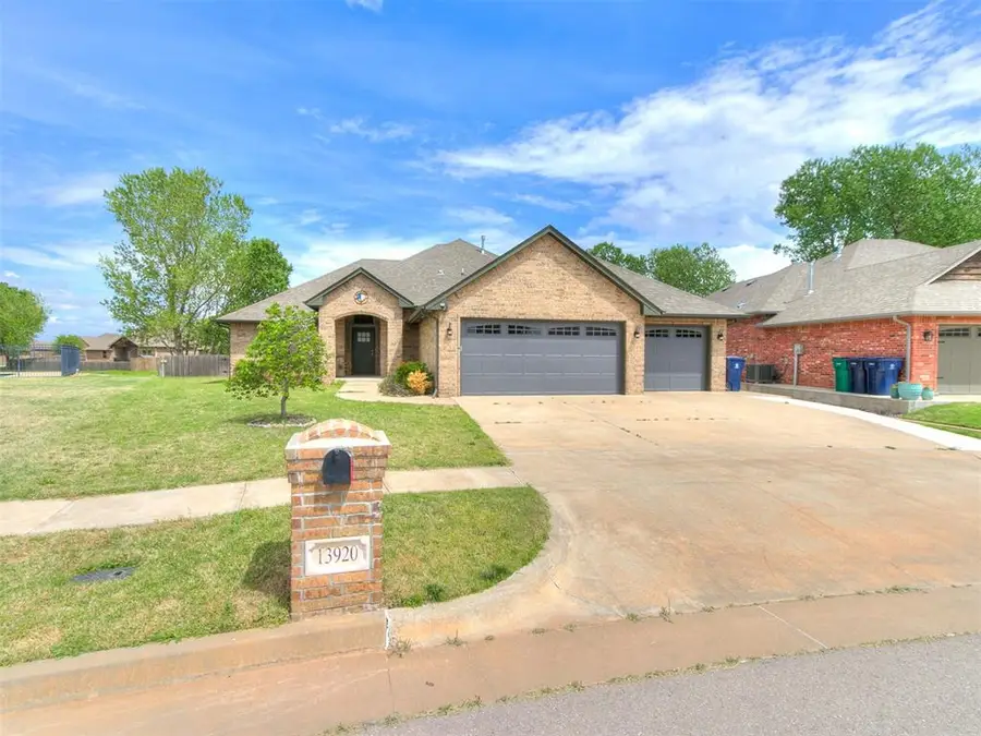 13920 Hutchinson Place, Yukon, OK 73099 - #2