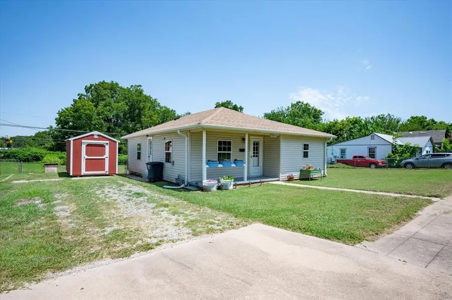 211 E 2nd Street, Stroud, OK 74079 - #2