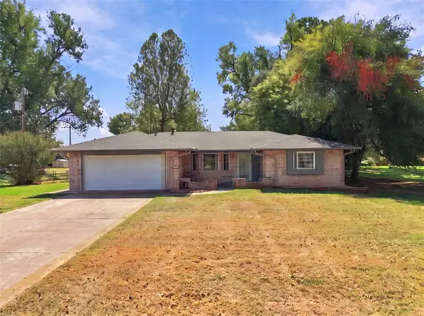 1932 E Mohr Lane, Mustang, OK 73064