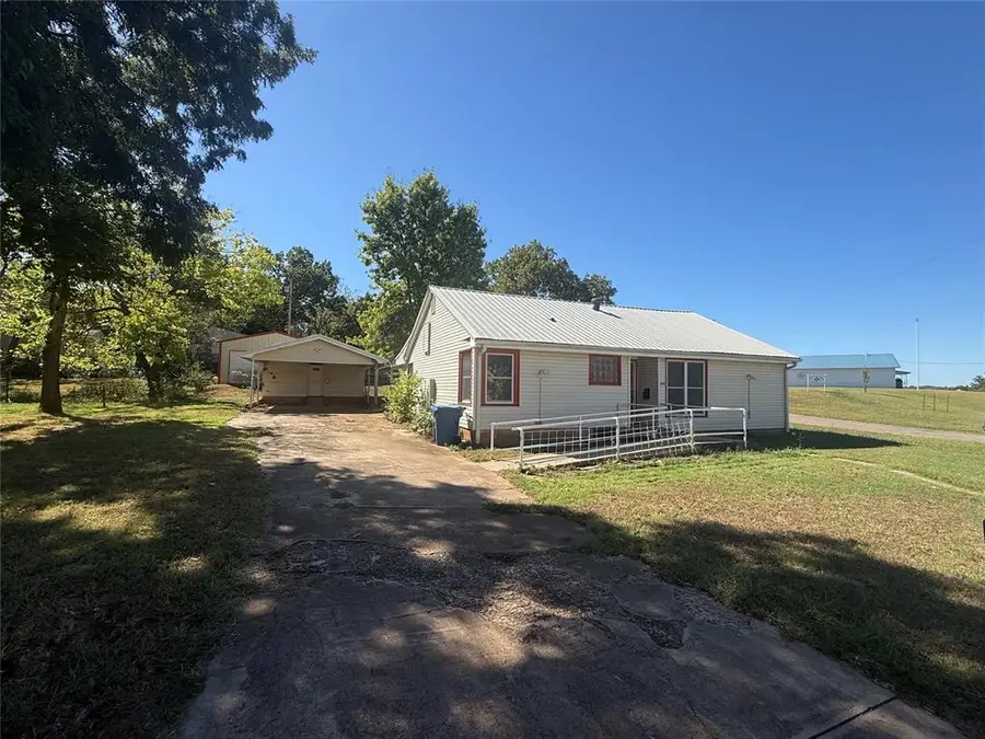 323 W 6th Street, Chandler, OK 74834 - #2