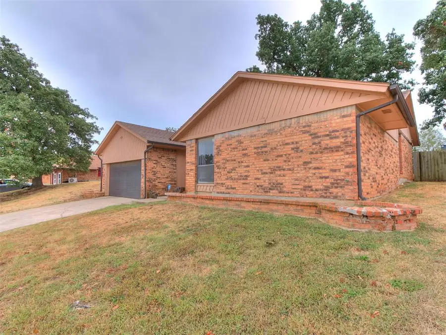 1112 Hawthorne Drive, Midwest City, OK 73110 - #3