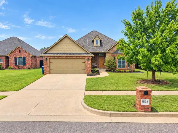 19128 Summer Grove Avenue, Edmond, OK 73012