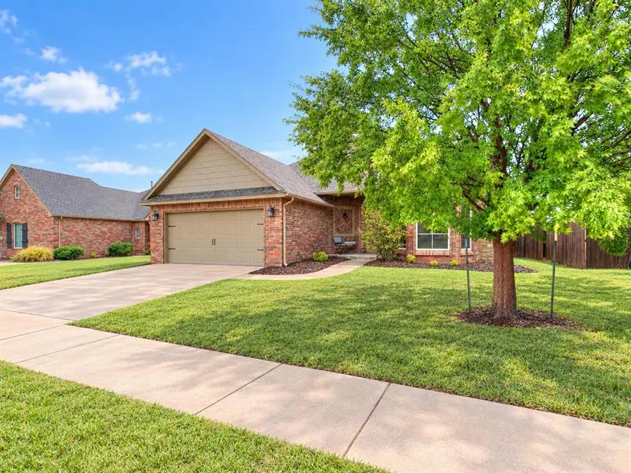 19128 Summer Grove Avenue, Edmond, OK 73012 - #2