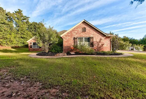 3800 Woodridge Trail, Edmond, OK 73034
