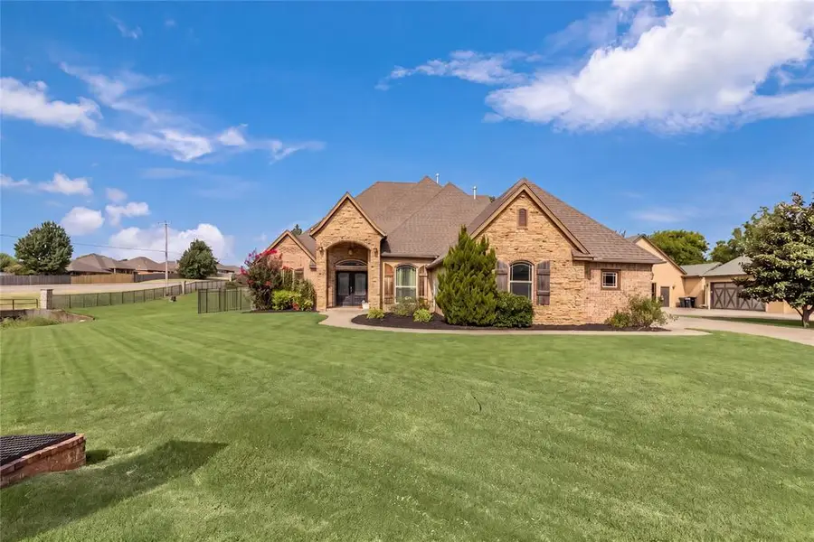 413 S Riverside Drive, Moore, OK 73160 - #3
