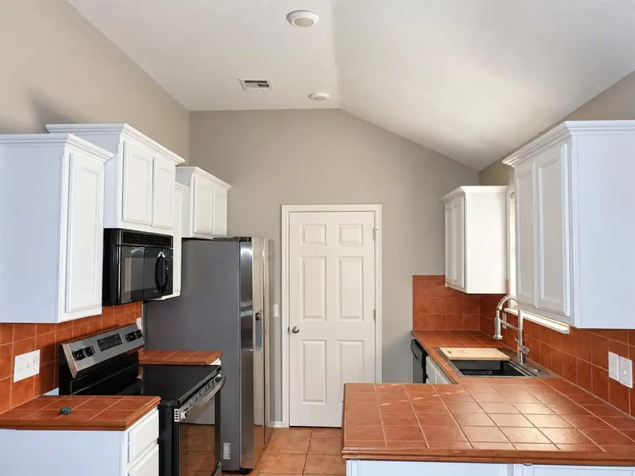 4405 Apple Blossom Circle, Moore, OK 73160 - #2
