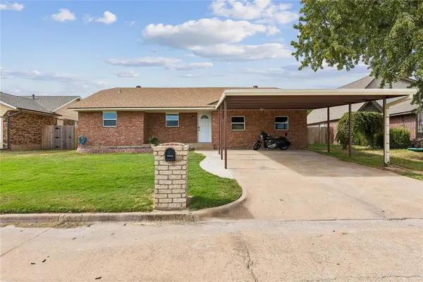 905 Crestmoor Drive, Moore, OK 73160