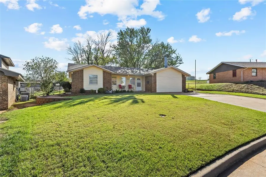 924 W Proctor Avenue, Weatherford, OK 73096 - #2