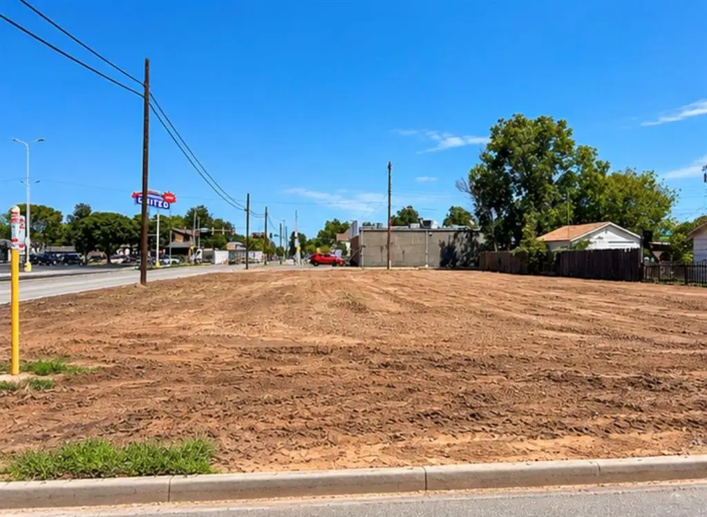 701 E Walnut Street, Altus, OK 73521 - #1