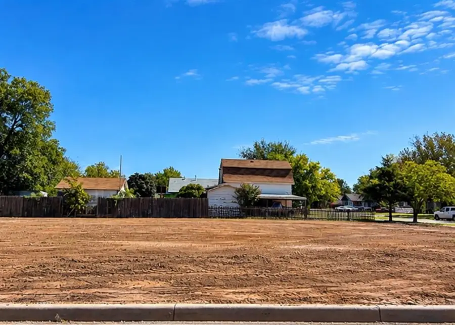 701 E Walnut Street, Altus, OK 73521 - #2