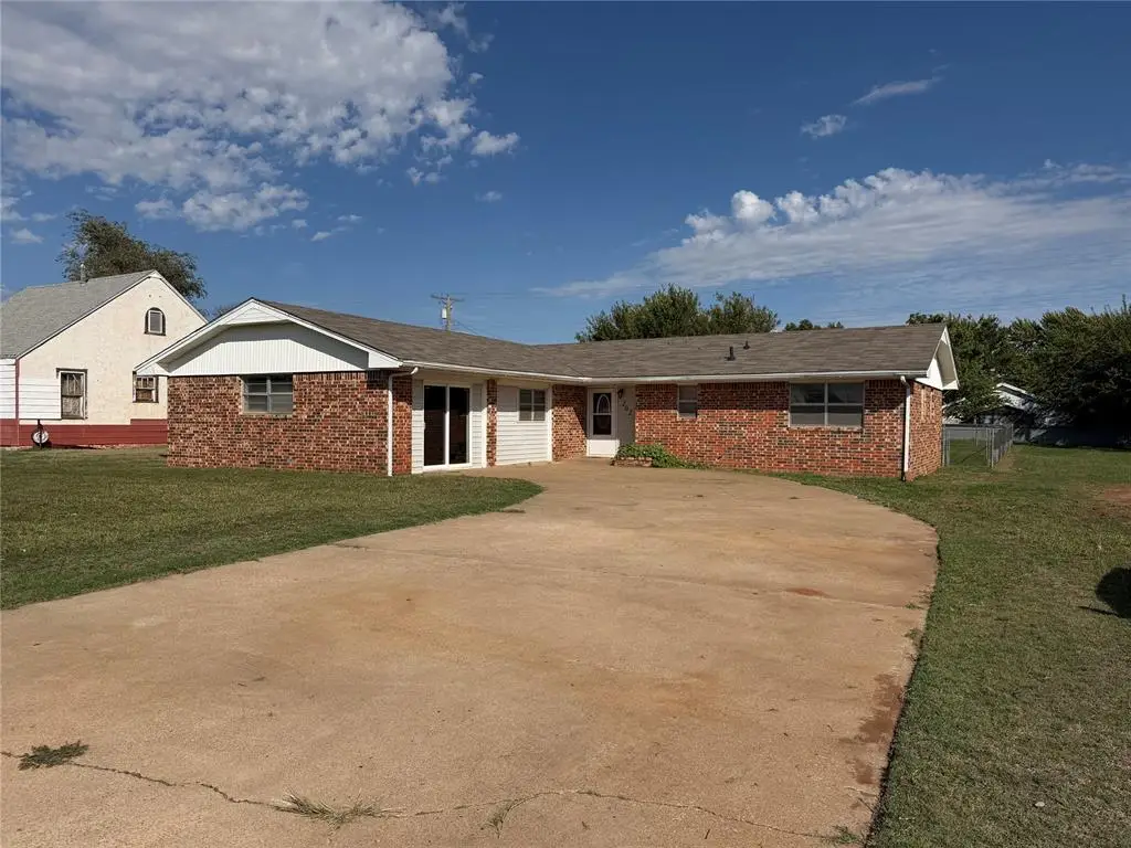 202 S Locust Street, Seiling, OK 73663 - #1