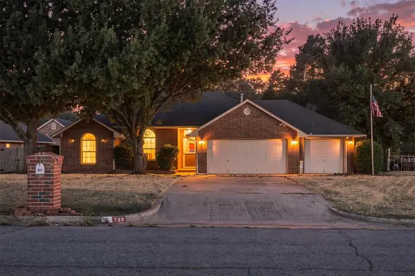 720 Parkwoods Drive, Noble, OK 73068
