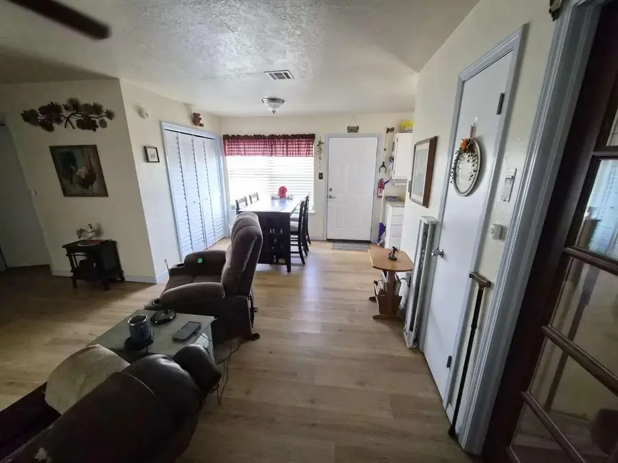 907 4th Street, Chattanooga, OK 73528 - #2