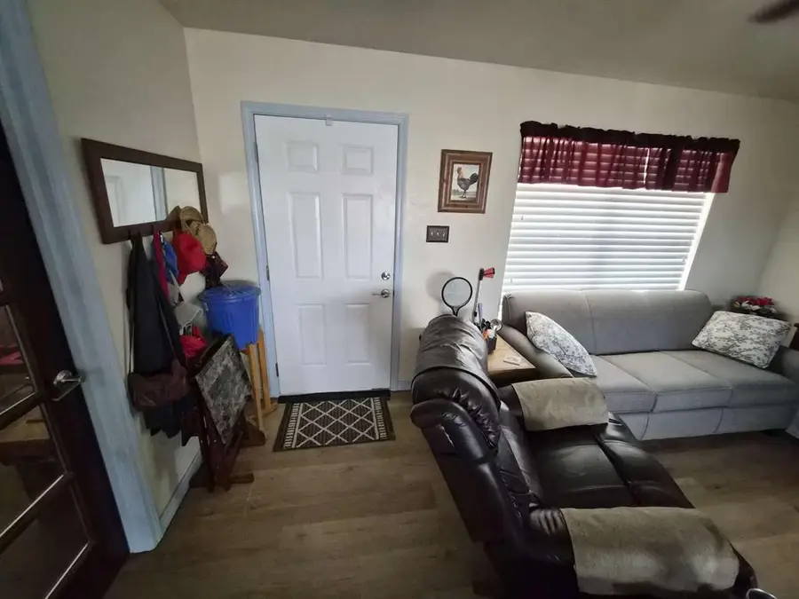 907 4th Street, Chattanooga, OK 73528 - #3