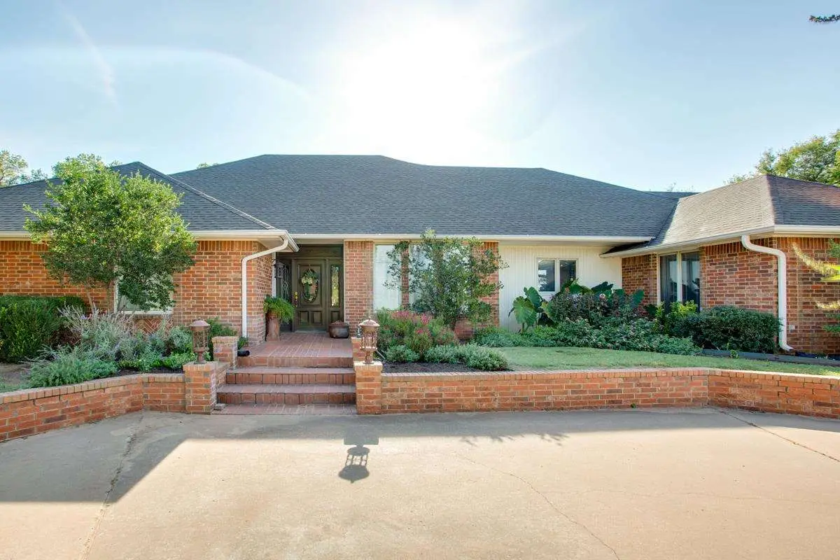 1125 E Robertson Rd, Enid, OK 73701 - Image #1