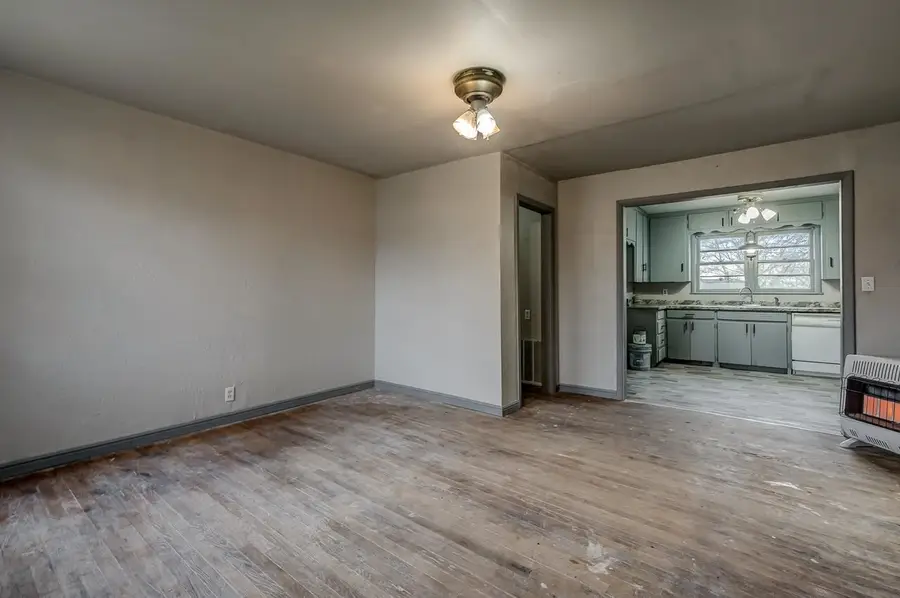 1427 E Broadway Avenue, Cushing, OK 74023 - Image #2