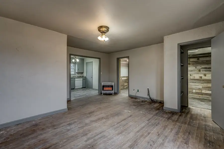 1427 E Broadway Avenue, Cushing, OK 74023 - Image #3