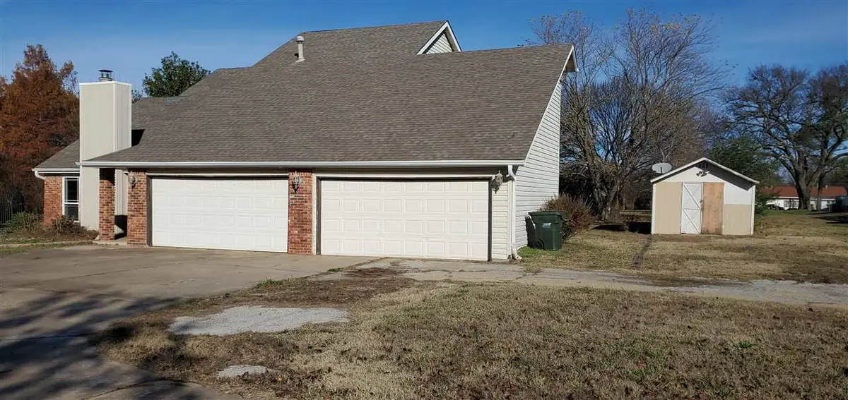 902 E 11th Street, Cushing, OK 74023-5112 - Image #1