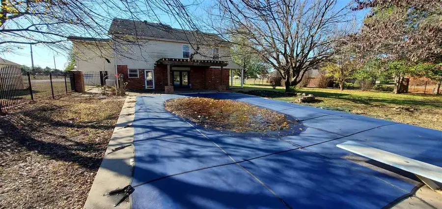 902 E 11th Street, Cushing, OK 74023-5112 - Image #2