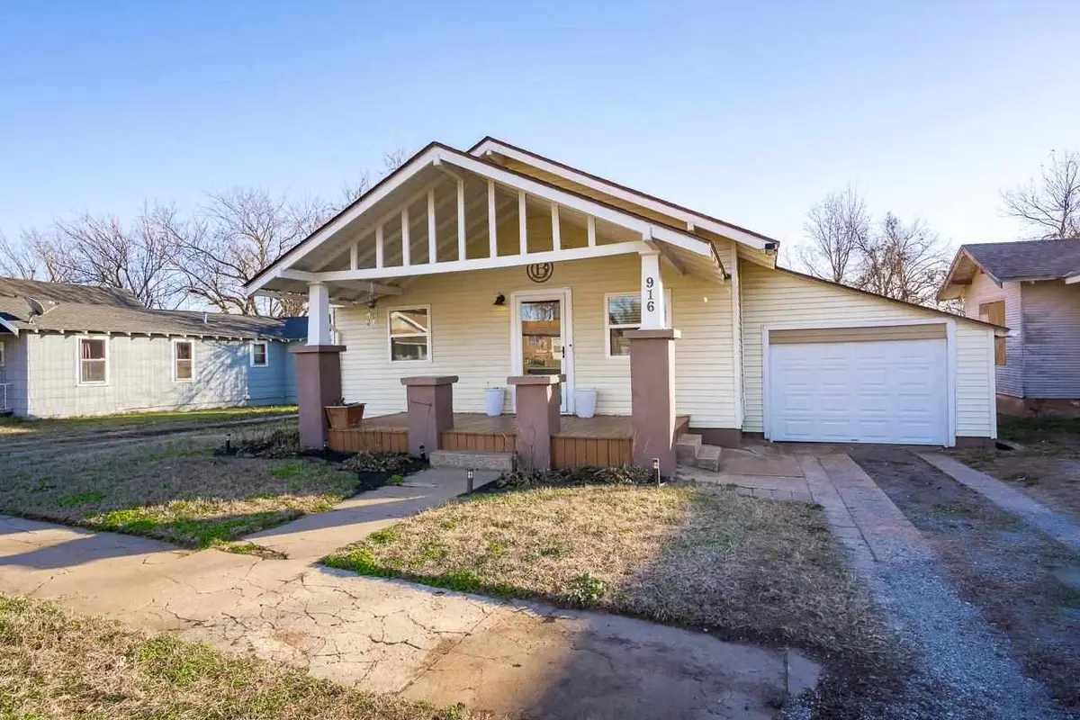 916 Holly St, Perry, OK 73077 - Image #1