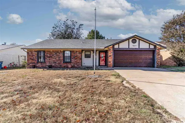 809 S Holmes Avenue, Cushing, OK 74023