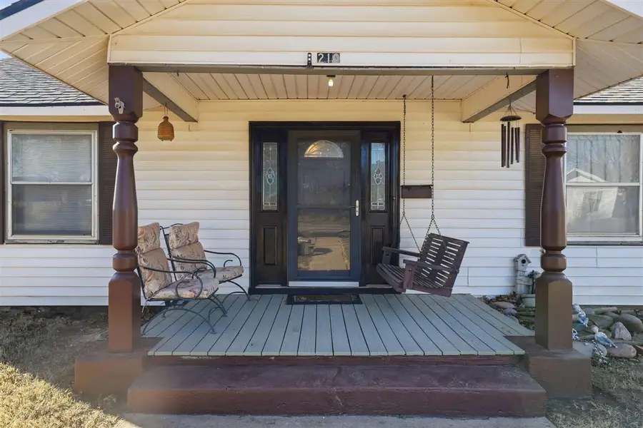 210 S Oak Avenue, Hennessey, OK 73742-1608 - Image #2