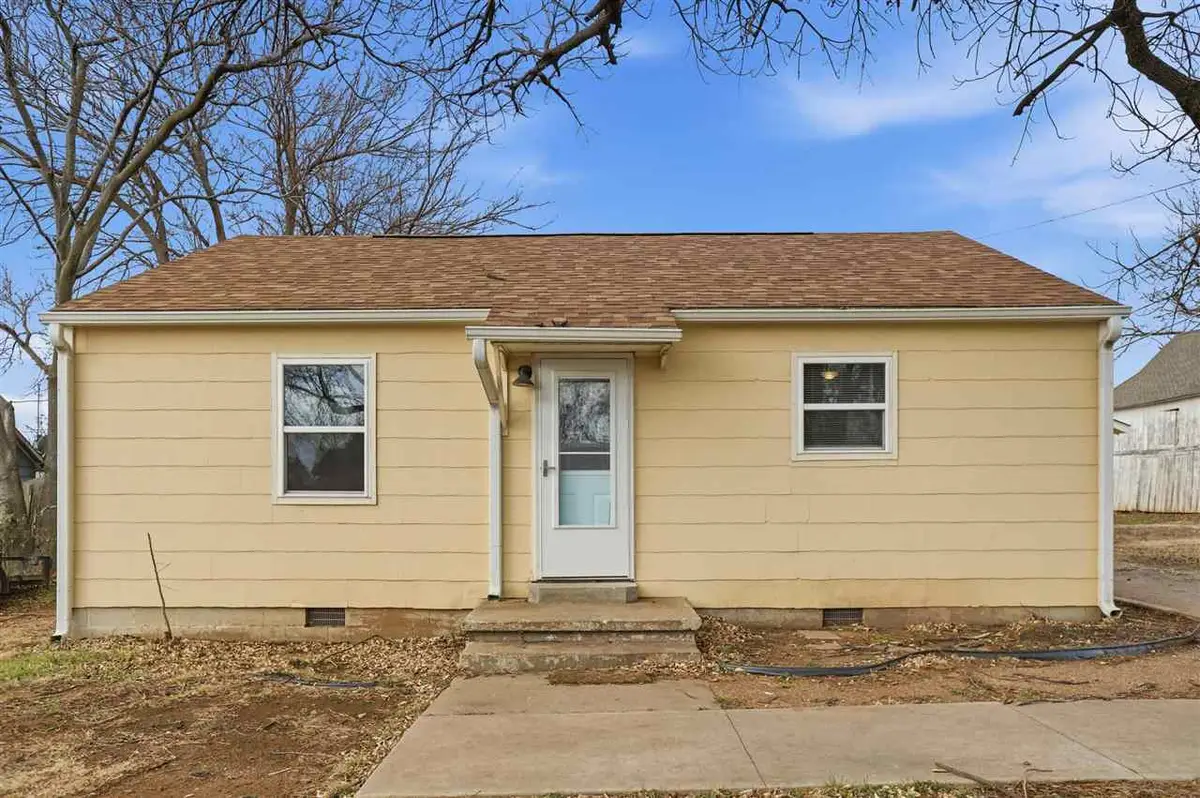 409 N 11th Street, Perry, OK 73077-6247 - Image #1