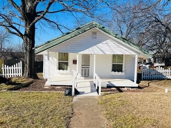 307 N E, Yale, OK 74085
