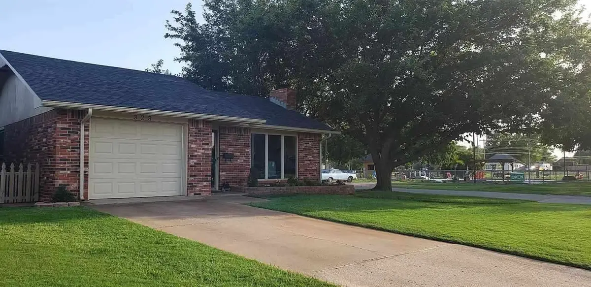323 W Cherokee Street, Medford, OK 73759 - #1