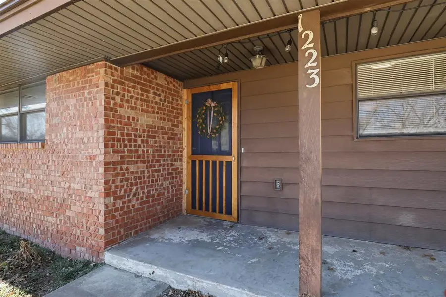 1223 Glenwood Drive, Prague, OK 74864 - #3