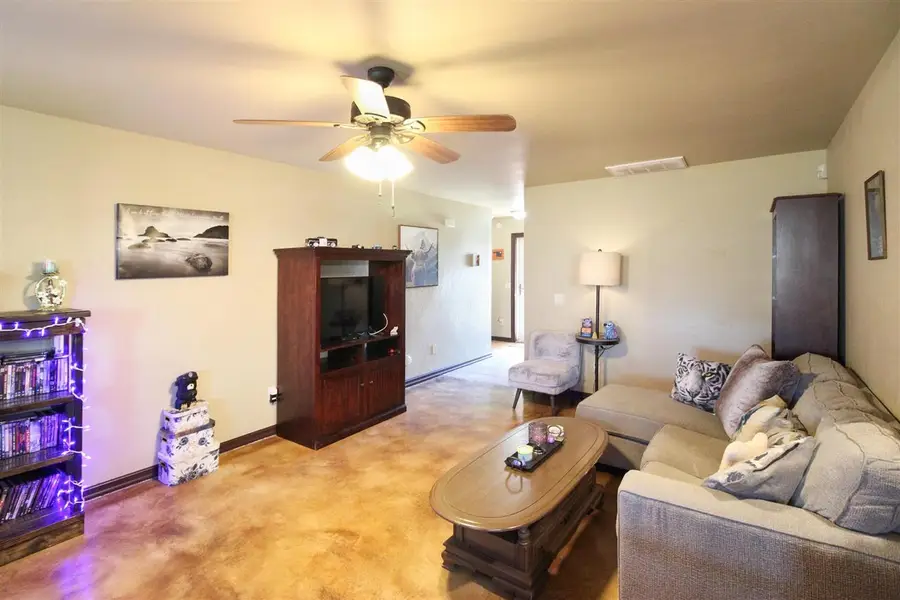 732 E Broadway Street, Cushing, OK 74023 - #3