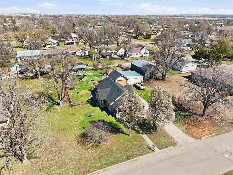 809 Locust Street, Perry, OK 73077-3210 - #2