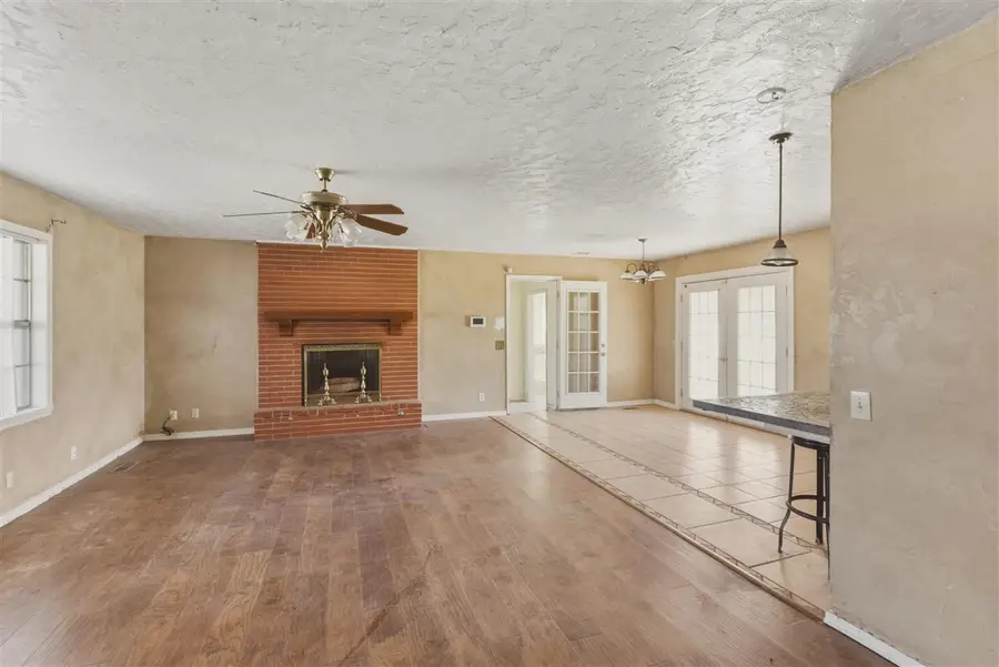 906 N Randall Avenue, Elk City, OK 73644 - #3