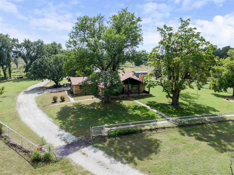 251 S 8 Mile Road, Ponca City, OK 74604 - #2