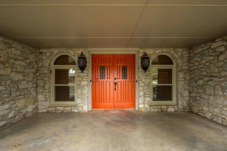 1909 Lakeview Drive, Perry, OK 73077 - #2