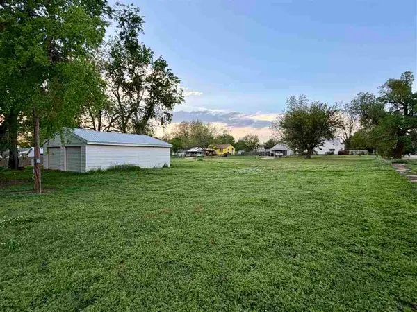 1202 Grove Street, Perry, OK 73077