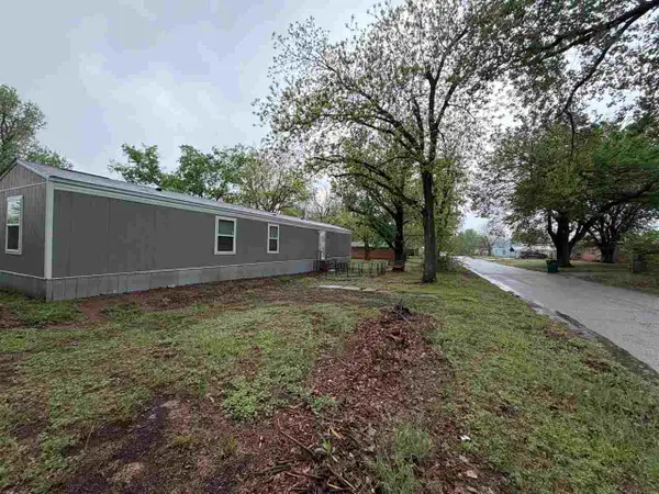 300 S Perry Avenue, Glencoe, OK 74032