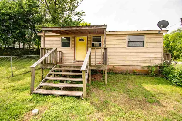 213 S B Street, Yale, OK 74085