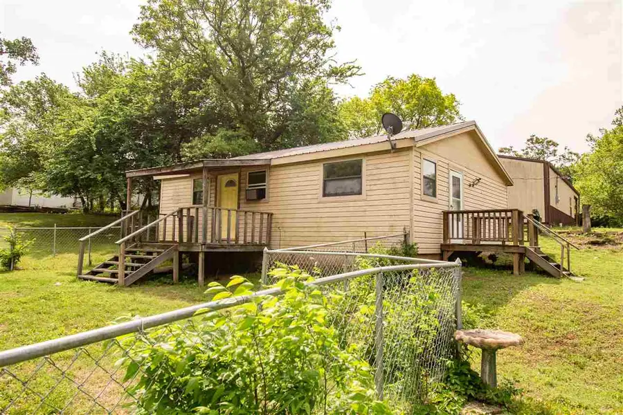 213 S B Street, Yale, OK 74085 - #2