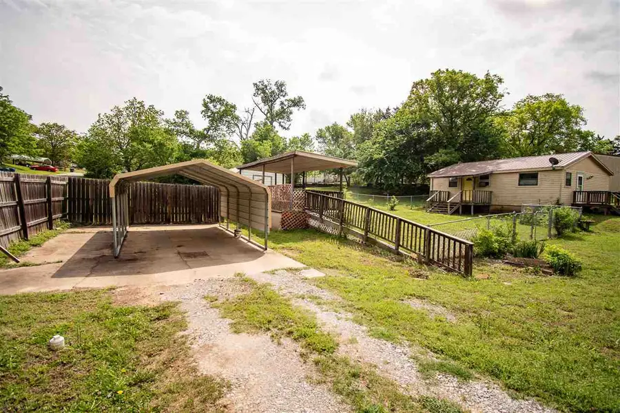 213 S B Street, Yale, OK 74085 - #3