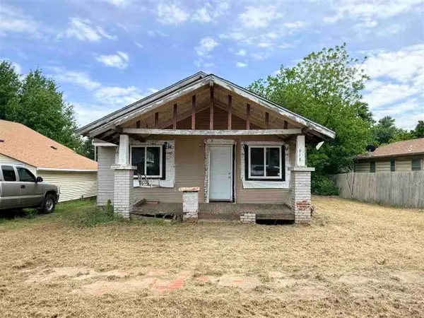 918 Holly, Perry, OK 73077