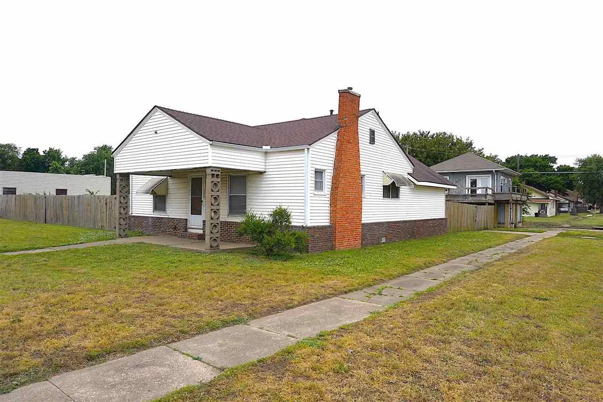 300 S Pine, Ponca City, OK 74601 - #1