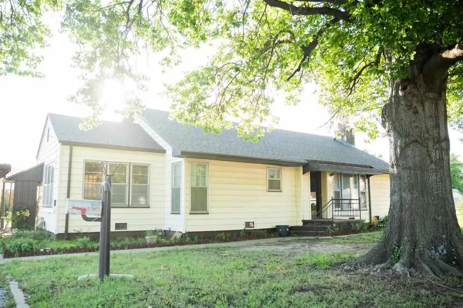 1103 N Main Street, Tonkawa, OK 74653 - #2