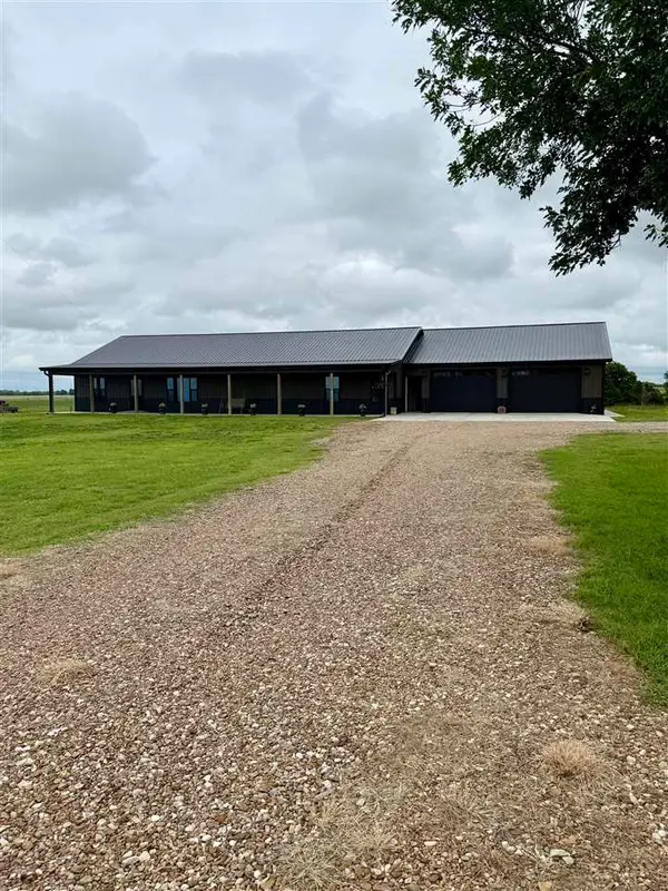 7577 W Pleasant View Road, Ponca City, OK 74601