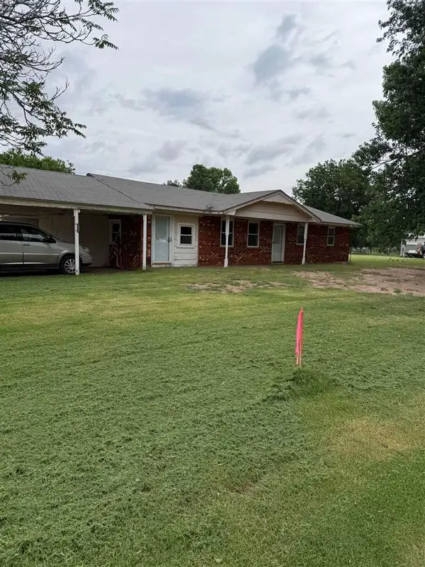 401 Cedar, Hennessey, OK 73742